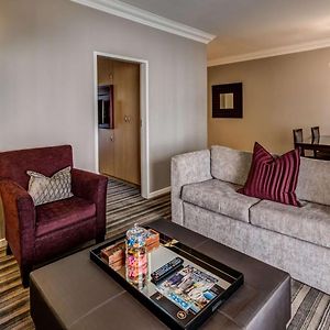One-Bedroom Queen Suite